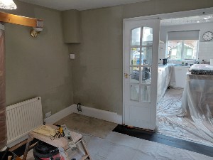 Rising damp affected wall in Raynes Park SW20 before damp proofing