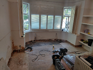 Damp walls before treatment Wimbledon