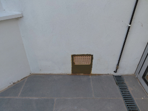 Raised telescopic airbrick for subfloor ventilation